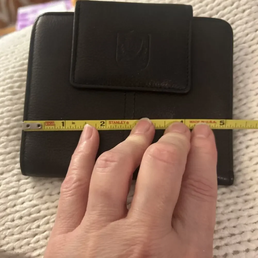 Mundi Genuine Leather Wallet Black NWT Credit Cards Change Purse